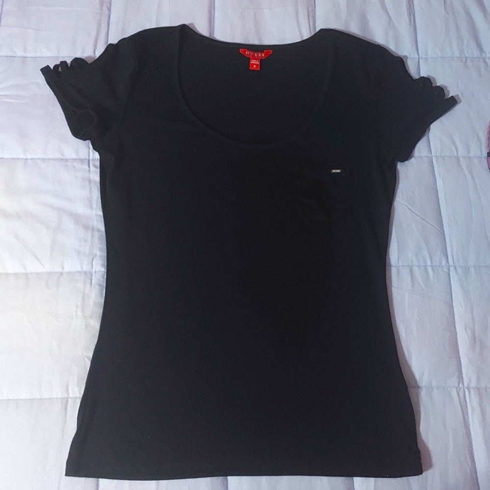 NWOT GUESS BLACK TEE